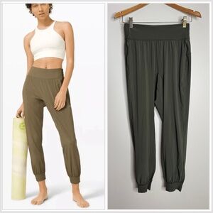 Lululemon Women’s Sun Setter Jogger Army Green Ankle Size 4 Pockets Elastic